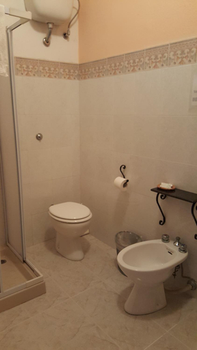Bathroom 4, Su Marmuri, Ogliastra
