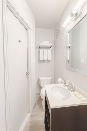 Bathroom 4, Heritage Hotel, New York