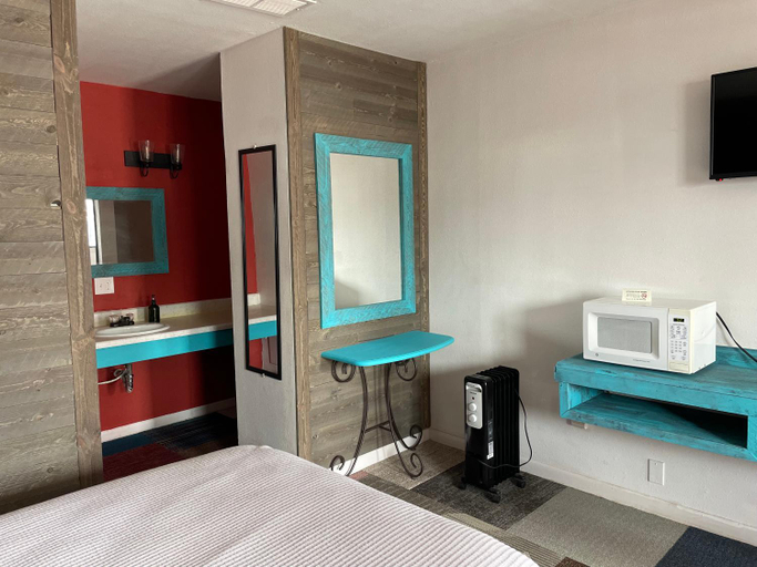 Bedroom 2, Historic Mora Inn and RV Park, Mora