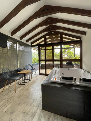 Others 2, Cabana con Jacuzzi cerca al Aeropuerto, Guarne