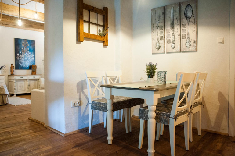 Others 3, Pajta Apartman es Vendeghaz, Tata