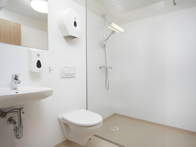 Bathroom 5, Bus Hostel Reykjavik, Reykjavík