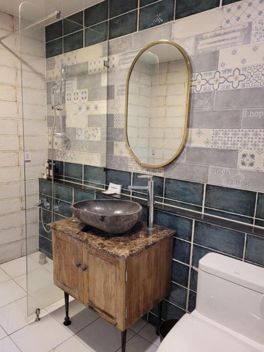 Bathroom 5, Gallery Hotel, Suyeong
