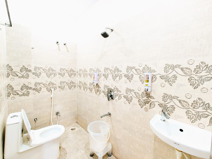 Bathroom, Himaaksh cottages sigri, Nainital