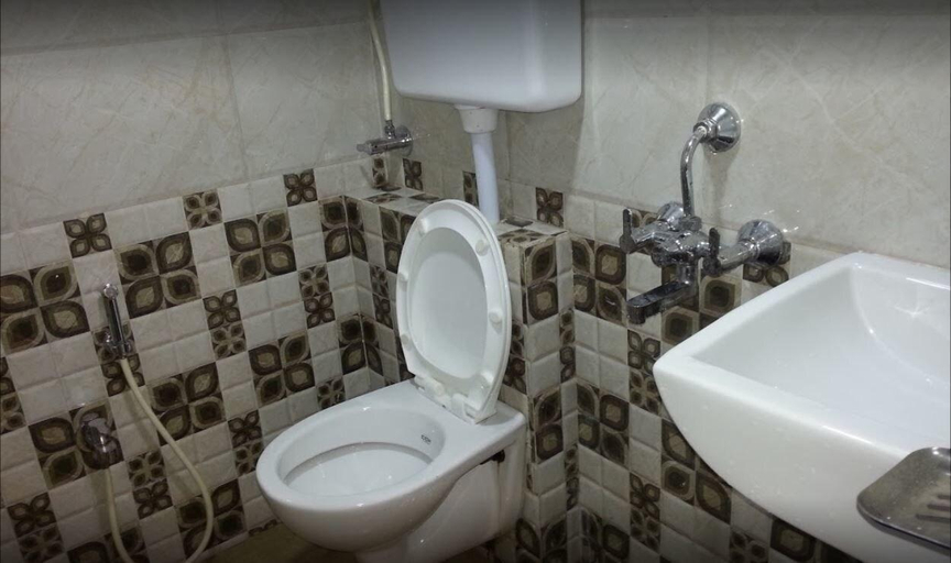 Bathroom, Hotel Royal Residency, Mumbai Suburban