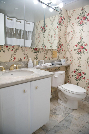 Bathroom 4, The Waterside Inn, Peel