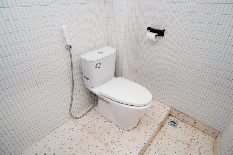 Bathroom 3, Grha Somaya, Yogyakarta