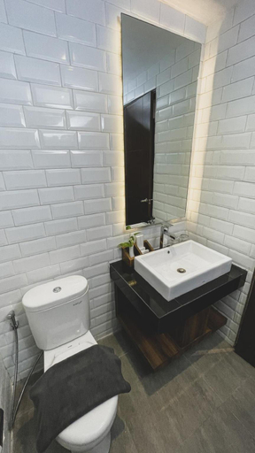 Bathroom 4, Mantravana Co-living, Sleman