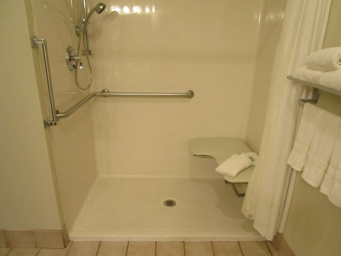 Bathroom 4, Best Western Annawan Inn, Henry