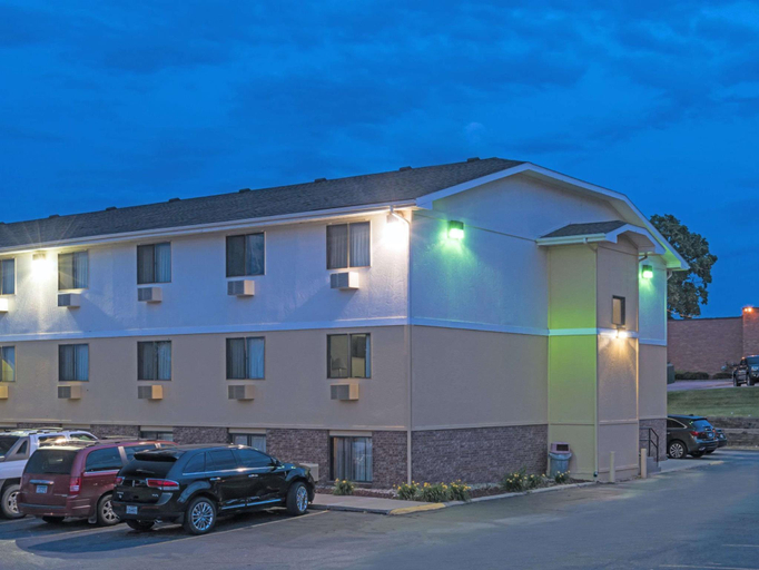 Others 5, Super 8 By Wyndham Omaha Ne, Douglas