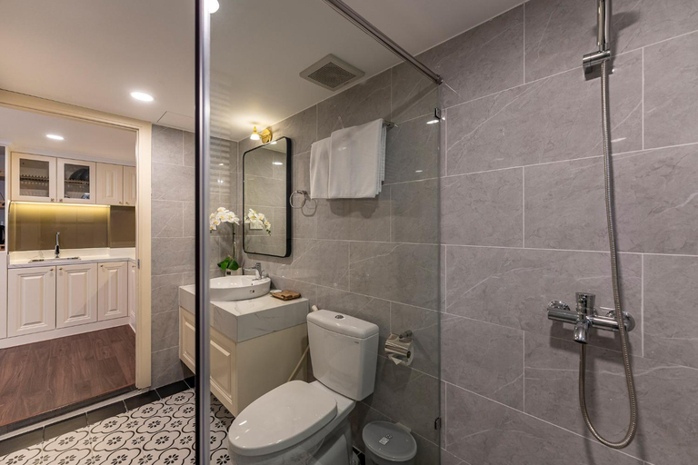 Bathroom 5, Golden Sun Apartment & Hotel, District 7