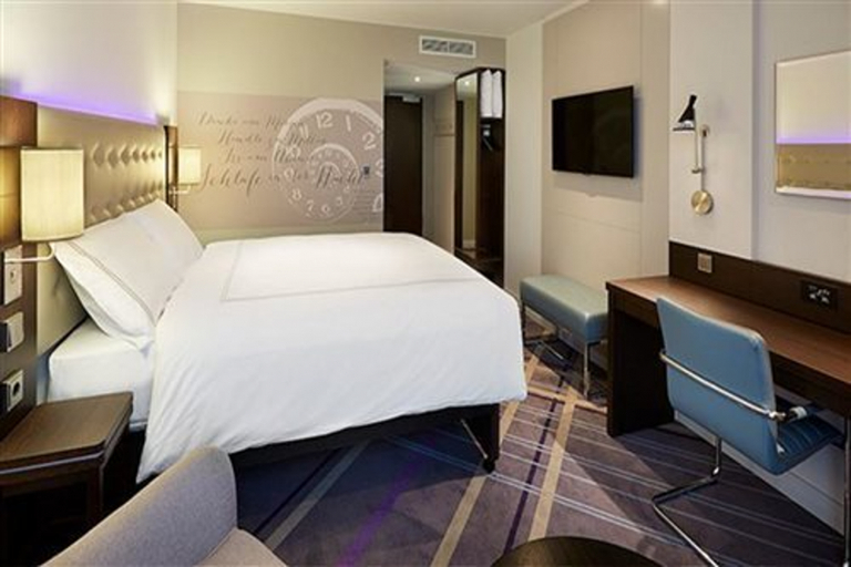 Bedroom 3, Premier Inn Essen City Limbecker Platz, Essen