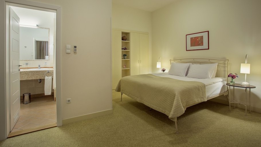 Bedroom 2, Mamaison Residence Izabella Budapest, Budapesti