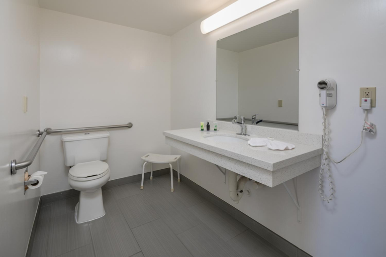 Bathroom 4, Redwood Creek Inn, San Mateo
