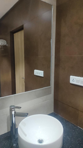 Bathroom 3, Germanus Springs, Dindigul