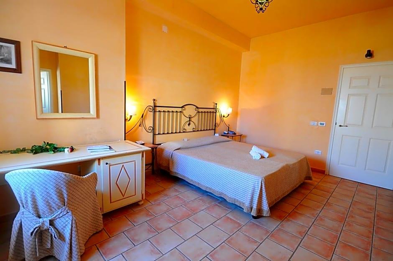 Bedroom 4, Delfino Beach Hotel, Trapani