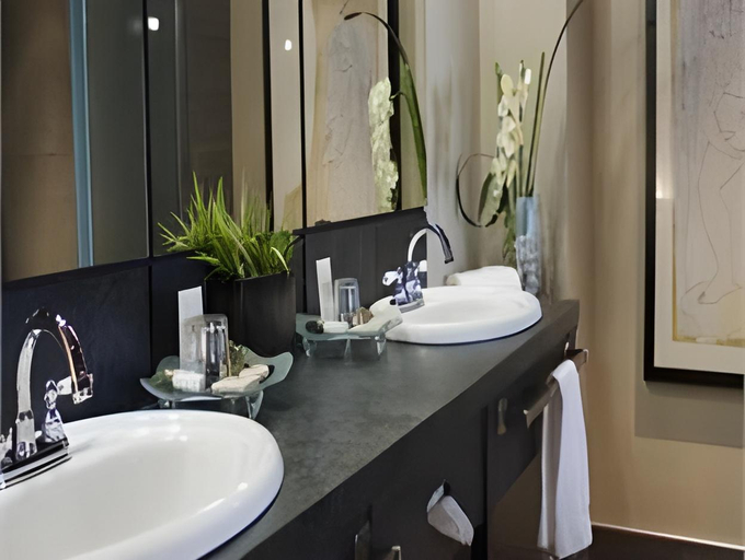 Bathroom 5, Grand Times Hotel – Aeroport de Quebec, Communauté-Urbaine-de-Québec