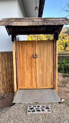 Entrance 5, Chan Rak Khao Villa, Bo Klue