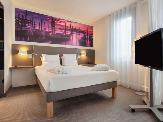 Bedroom 2, Novotel Suites Paris CDG Airport Villepinte, Val-d'Oise