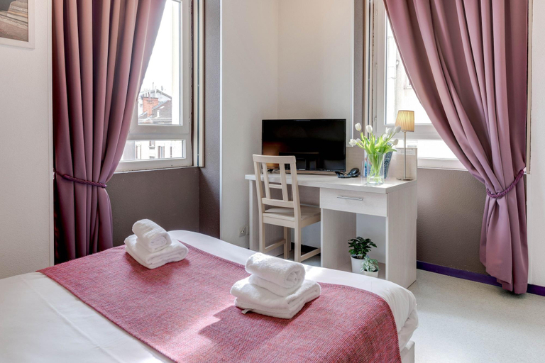 Bedroom 2, ResidHotel Central Gare, Isère