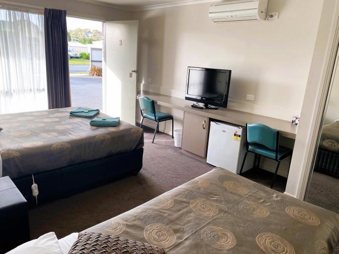 Others 5, Dalvue Motel, Corangamite - North