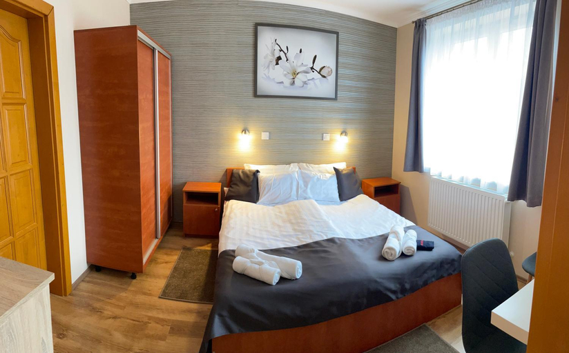 Bedroom 3, Angel's vendeghaz, Eger