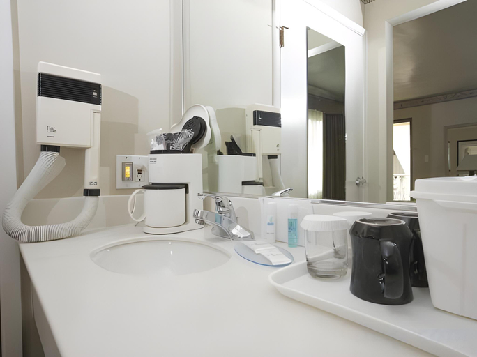 Bathroom 5, City Center Inn & Suites, San Francisco