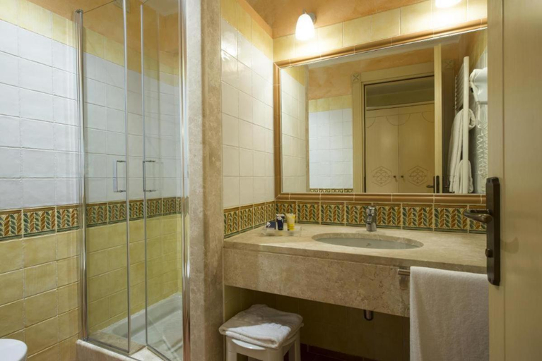 5, Tranquil Lantana Resort 2 Bedroom Apartments Sleeps 7 free wifi, Cagliari