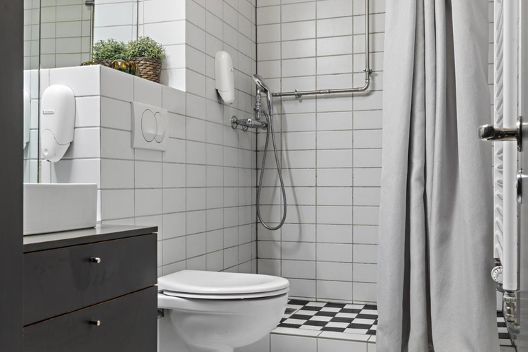 Bathroom 3, Astro Apartments, Reykjavík