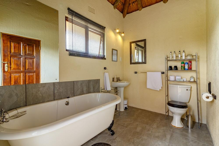 Bathroom 5, Rissington Inn, Ehlanzeni