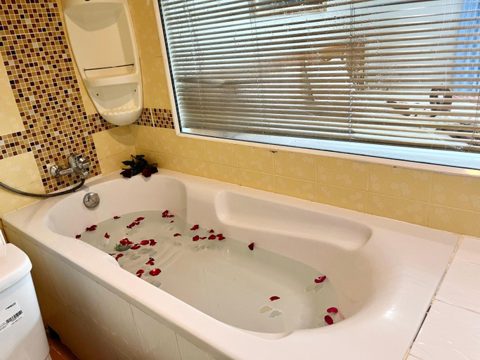 Bathroom 3, Lamai Guesthouse, Phuket Island