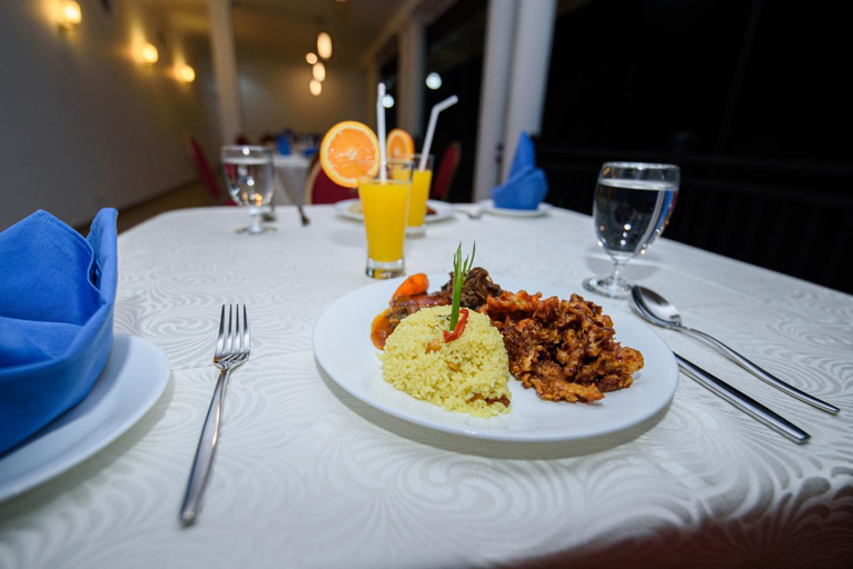 Food & Drinks 5, Royal Blu, Udapalatha