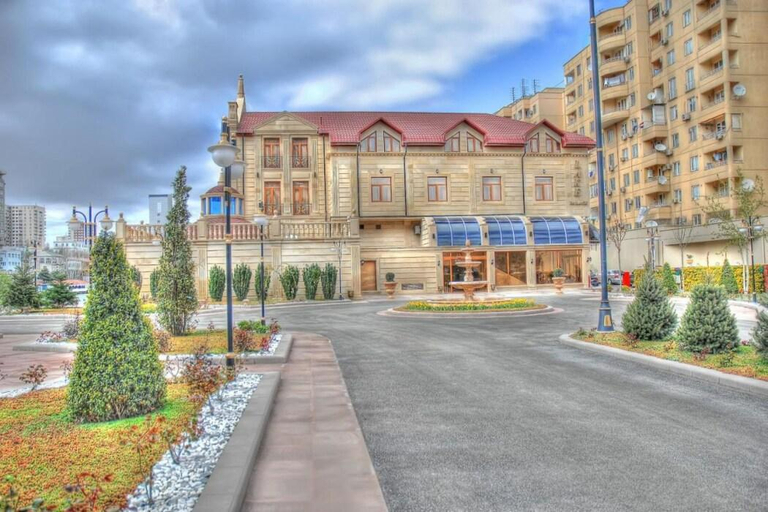 Exterior & Views