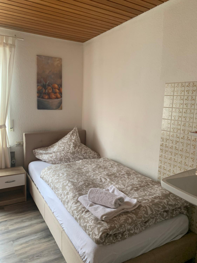 Others 5, Pension zur Sonnenalb, Reutlingen