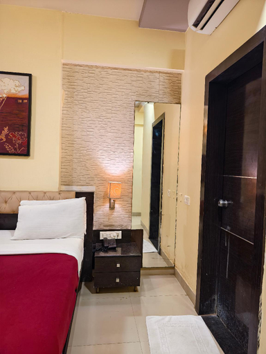 Bedroom 3, Hotel Vaishnavi, Solapur
