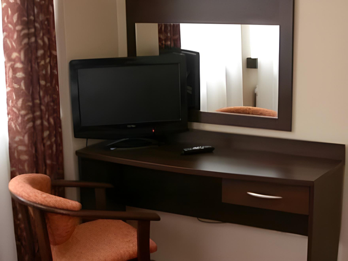 Others 4, Hotel i Restauracja Nad Jeziorem, Człuchów