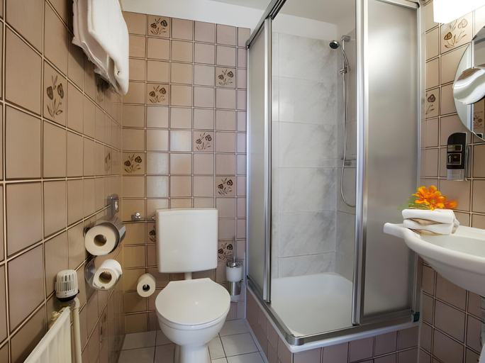 Bathroom 4, Hotel Ambassador Duesseldorf, Düsseldorf