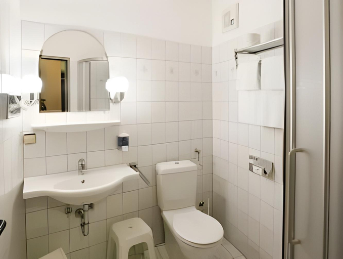 Bathroom 2, Hotel Süd Graz, Graz