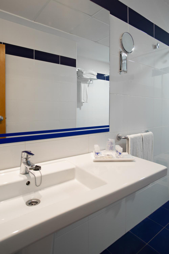 Bathroom 5, Hotel Voramar, Alicante