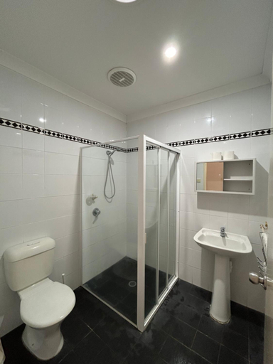 Bathroom 2, iGrand Motel, Moree Plains