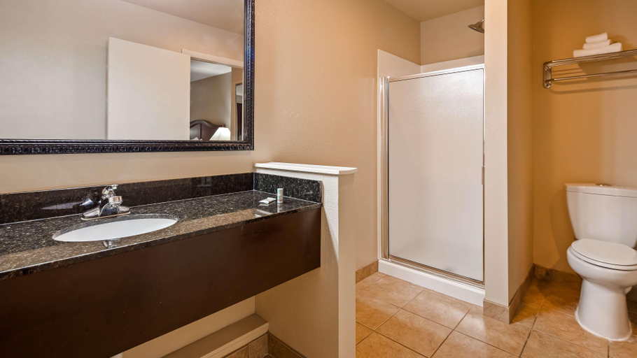 Bathroom 4, Best Western Coach House, Greene
