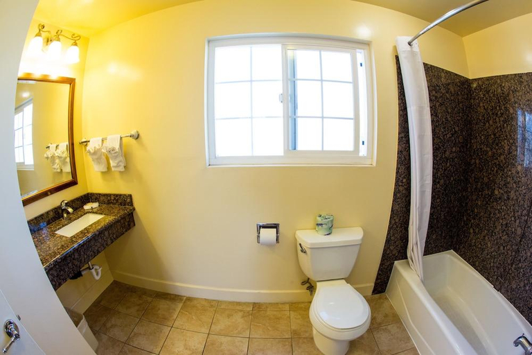 Bathroom 3, Beachwalker Inn & Suites, San Luis Obispo