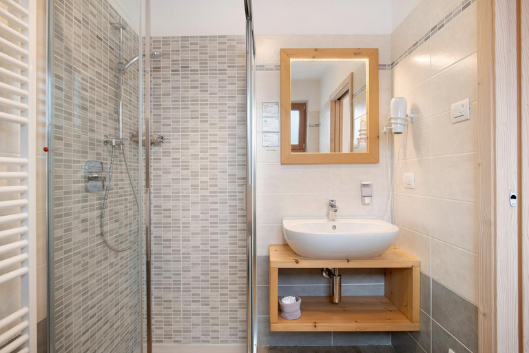 Bathroom 2, Agritur Maso Flonkeri, Trento