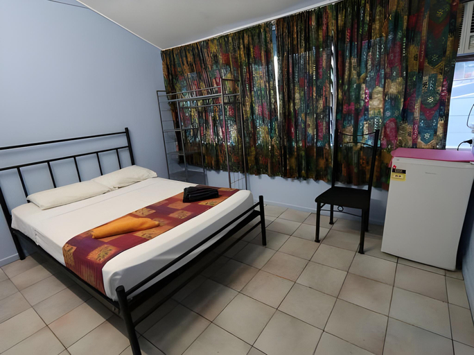 Bedroom 4, Caravella Backpackers, Cairns