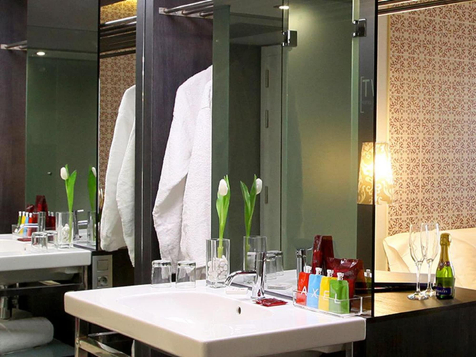 Bathroom 4, TWO Hotel Barcelona by Axel - Adults Only, Barcelona