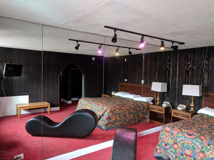 Others 5, Skylark Motel, Cook