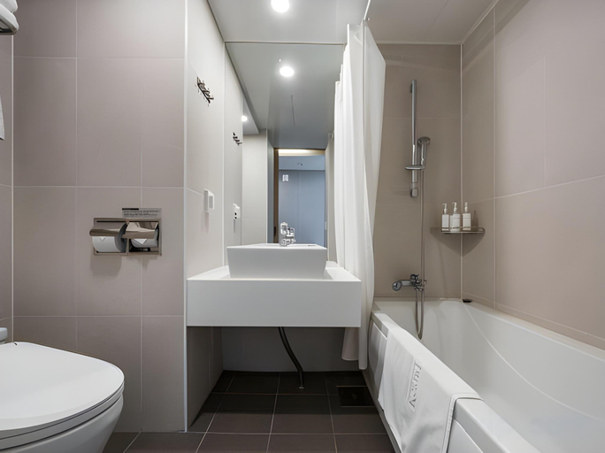Bathroom 3, Northharbor Hotel, Yeongdo