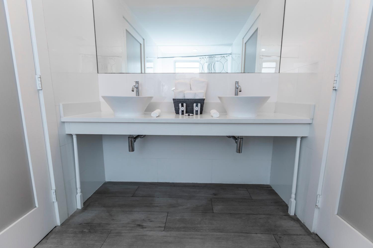 Bathroom 4, Seaside All Suites Hotel, Miami-Dade