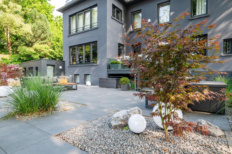 Exterior & Views