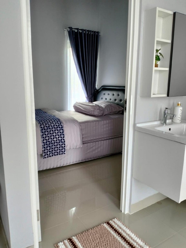 Bedroom 2, Baturiti Modern Guest House with private pool, Sleman